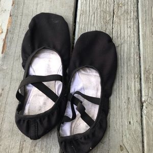 Black ballet shoes 7.5